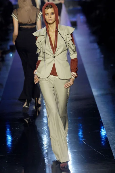 Look 49
